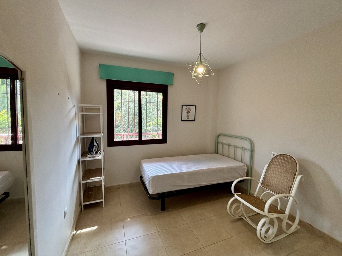 2 Bed Middle Floor Apartment in Rincón de la Victoria