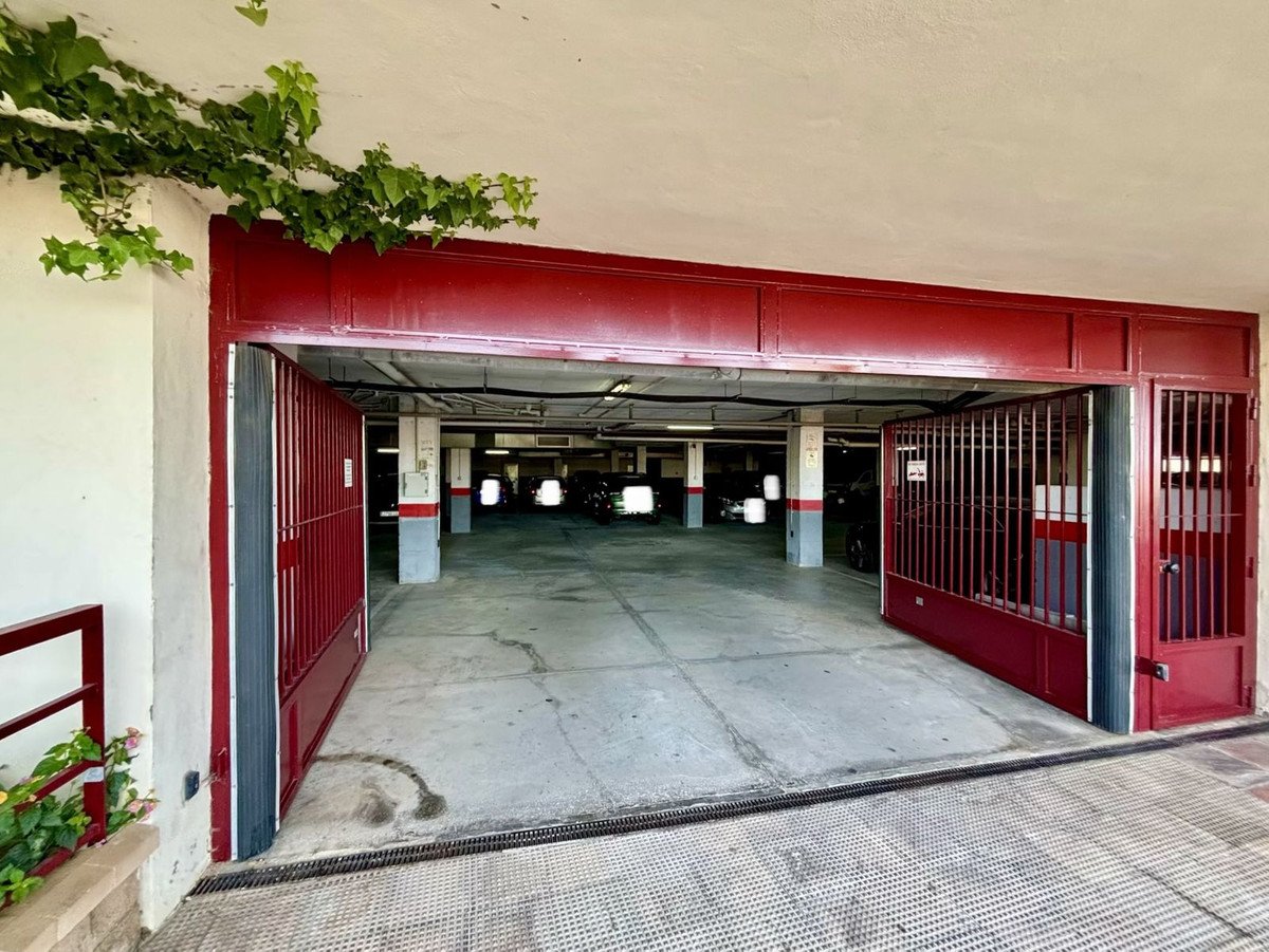 2 Bed Middle Floor Apartment in Rincón de la Victoria