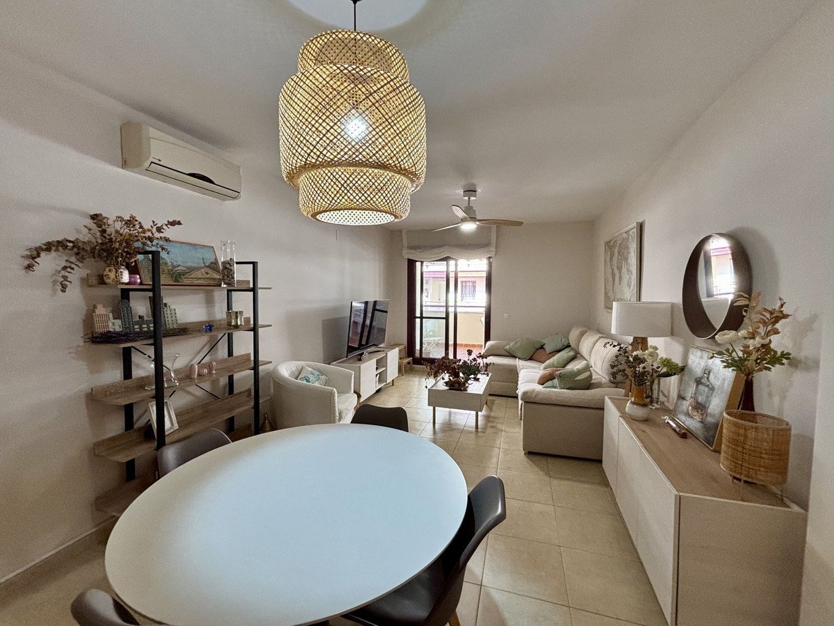 2 Bed Middle Floor Apartment in Rincón de la Victoria