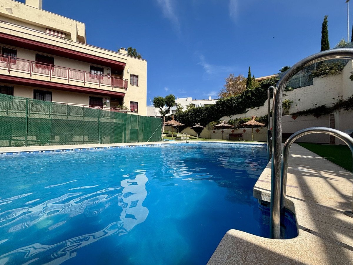 2 Bed Middle Floor Apartment in Rincón de la Victoria