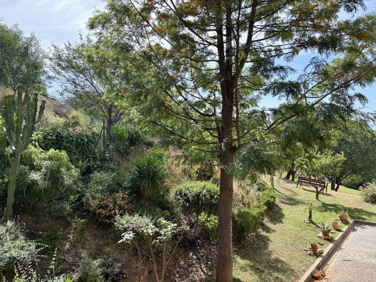 2 Bed Middle Floor Apartment in Rincón de la Victoria