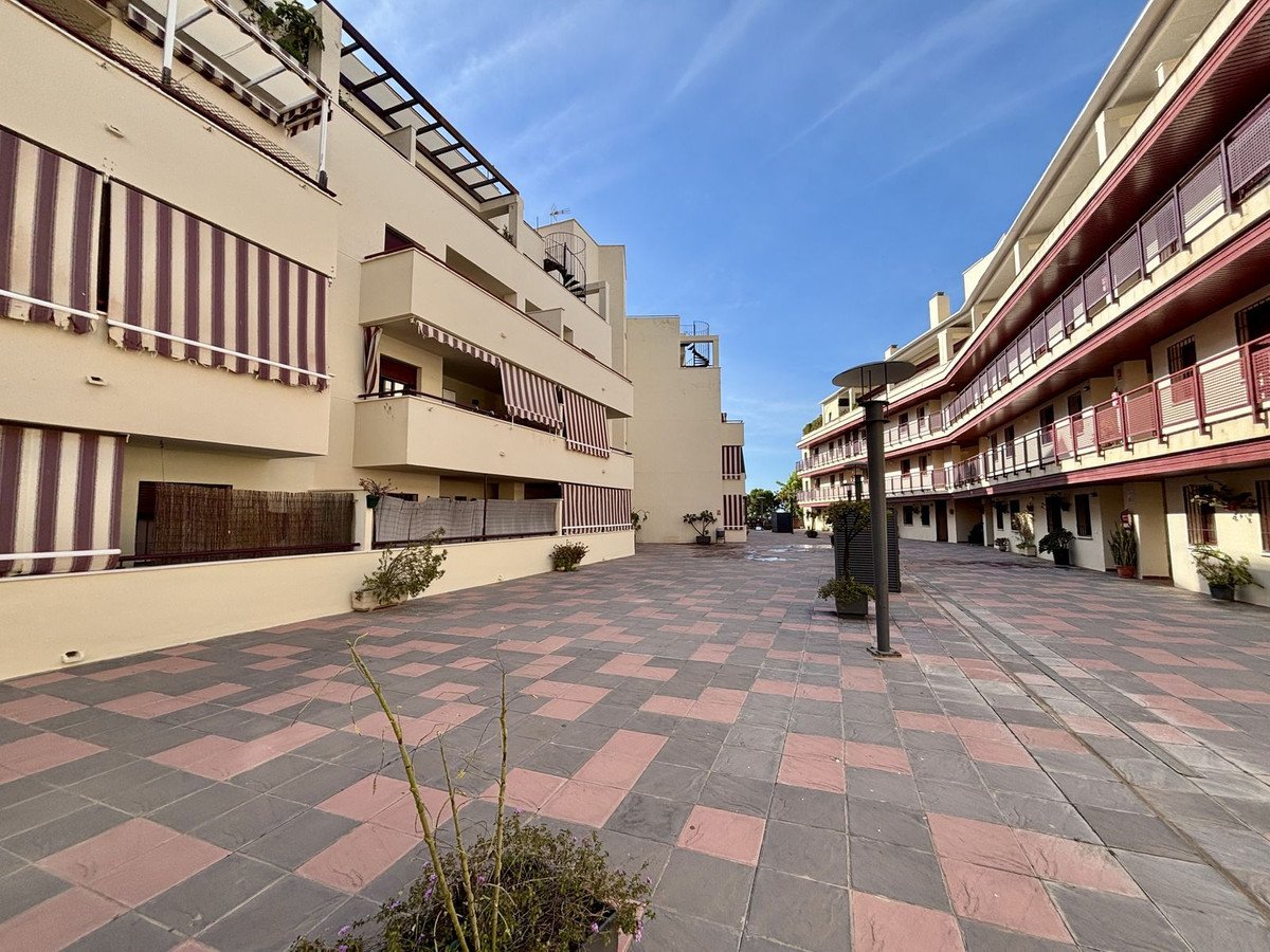 2 Bed Middle Floor Apartment in Rincón de la Victoria