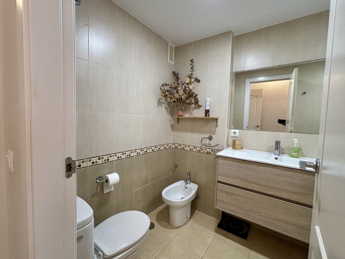 2 Bed Middle Floor Apartment in Rincón de la Victoria