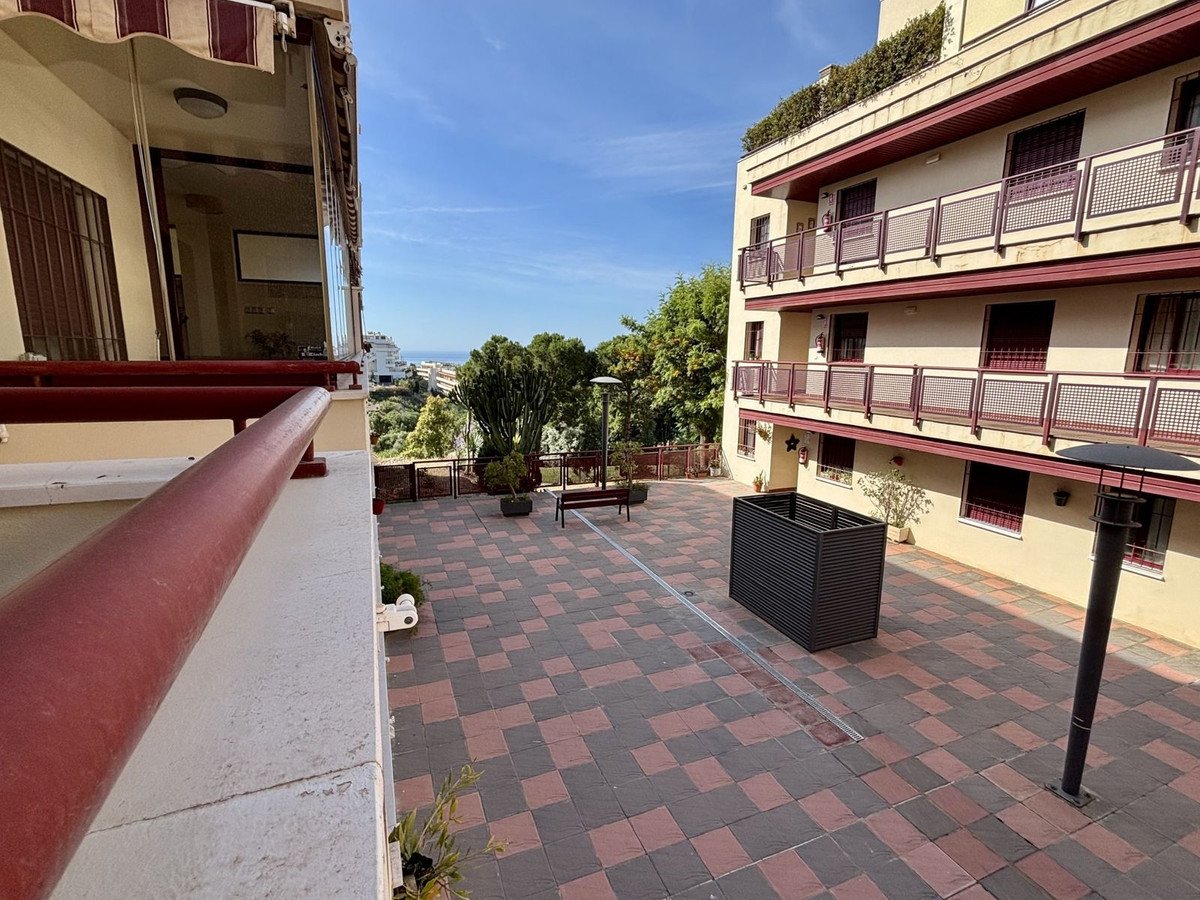 2 Bed Middle Floor Apartment in Rincón de la Victoria