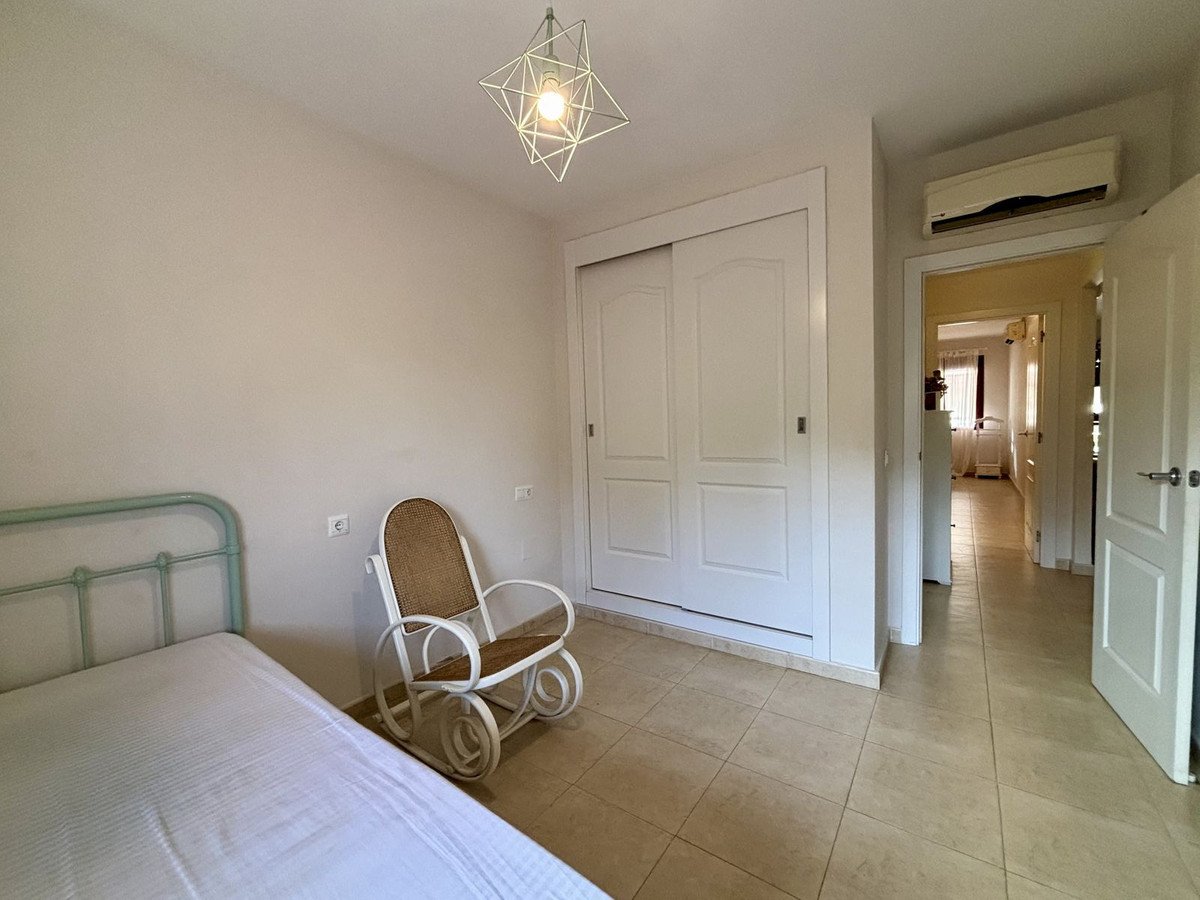 2 Bed Middle Floor Apartment in Rincón de la Victoria