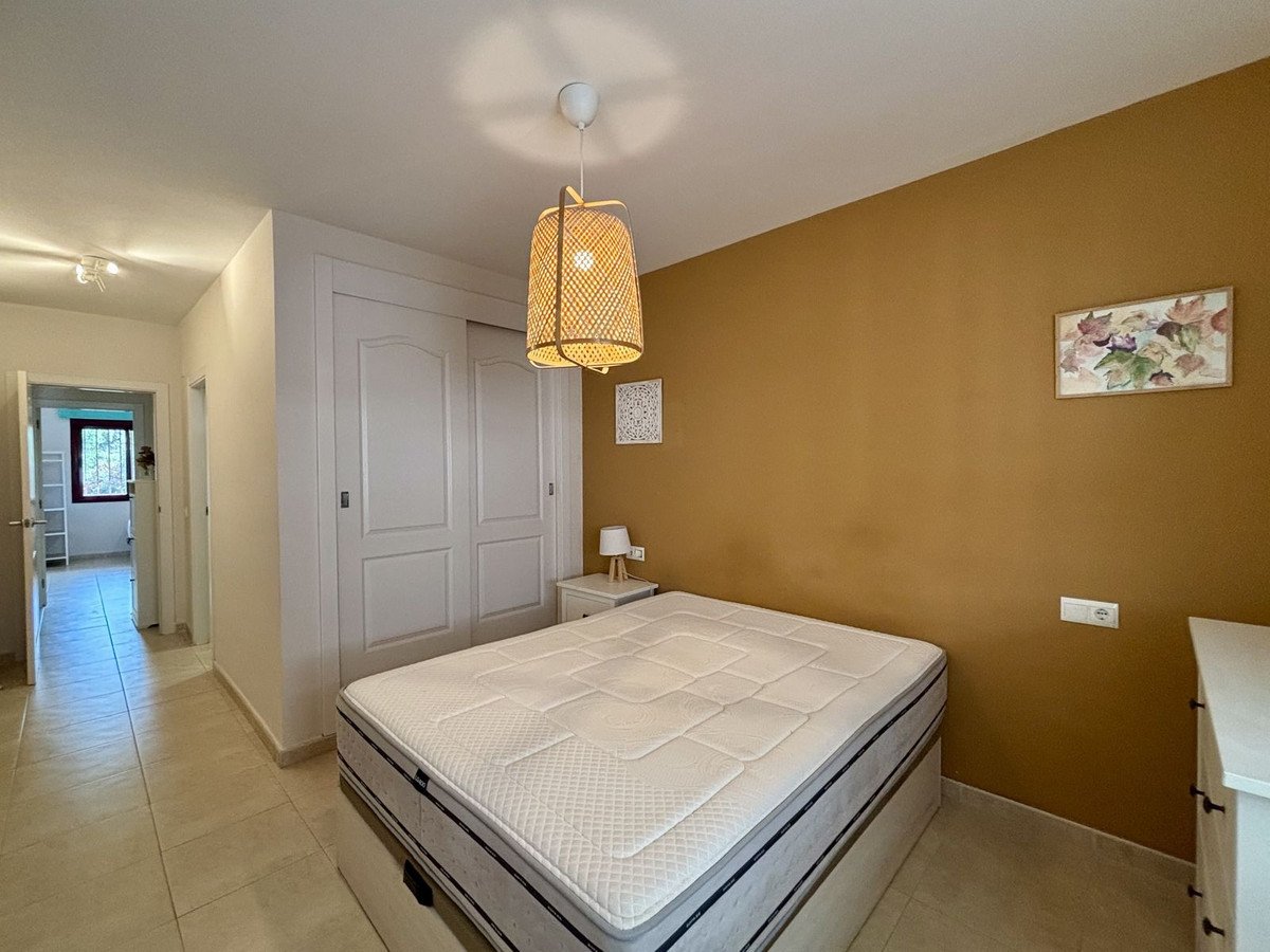 2 Bed Middle Floor Apartment in Rincón de la Victoria