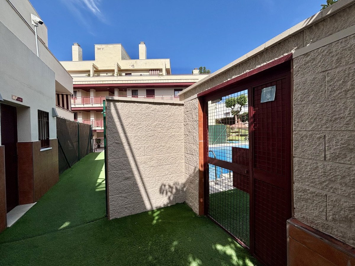 2 Bed Middle Floor Apartment in Rincón de la Victoria