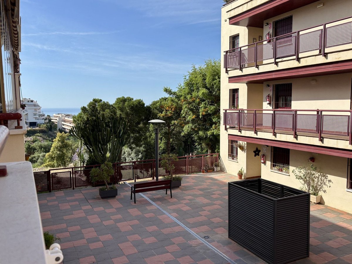 2 Bed Middle Floor Apartment in Rincón de la Victoria