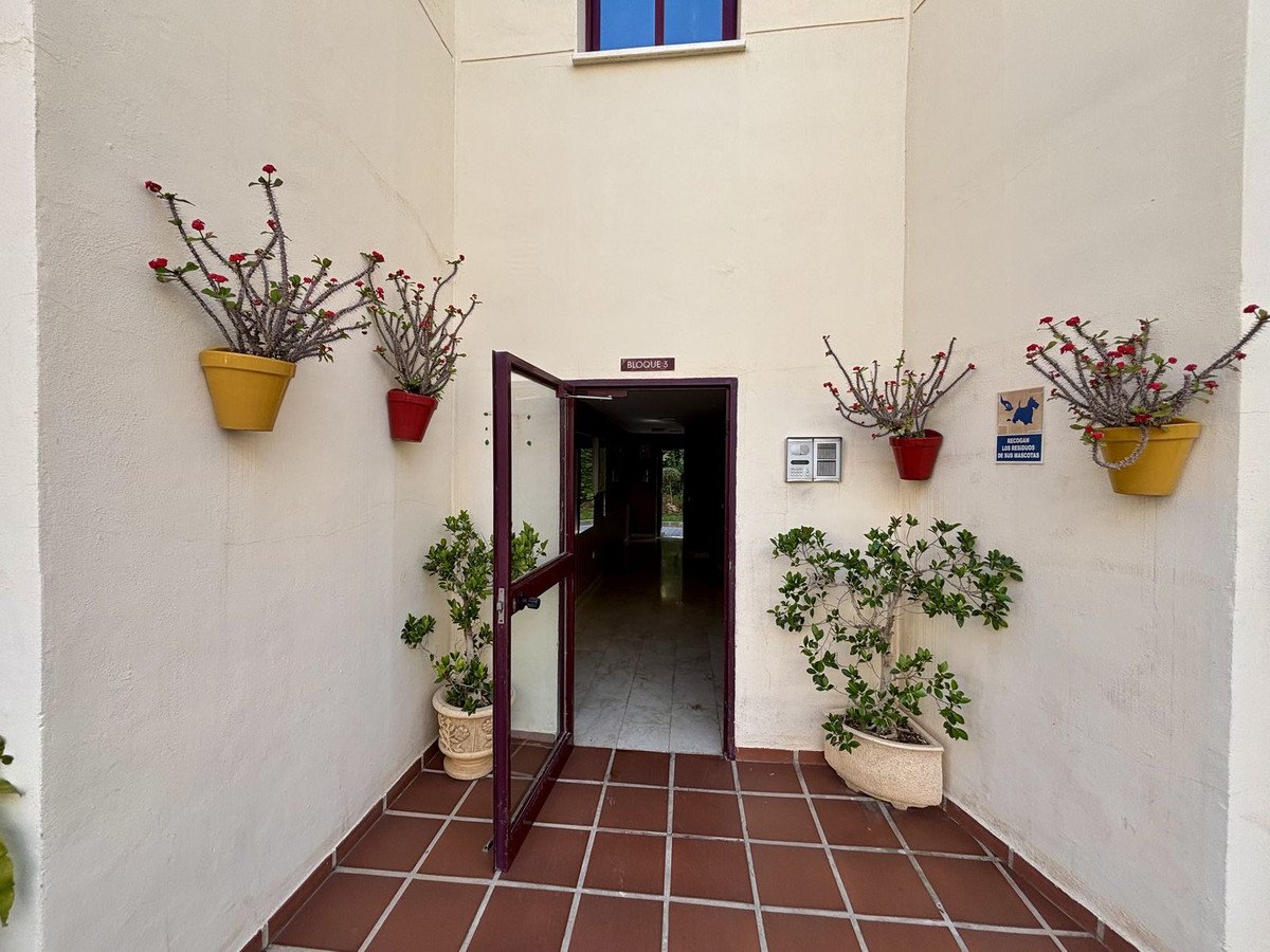 2 Bed Middle Floor Apartment in Rincón de la Victoria