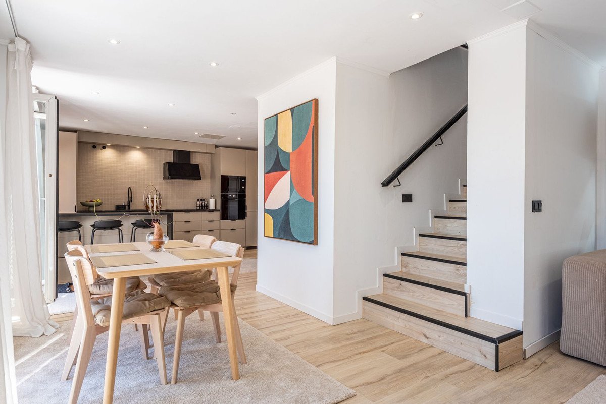 2 Bed Middle Floor Apartment in La Duquesa