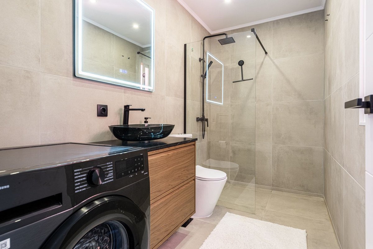 2 Bed Middle Floor Apartment in La Duquesa