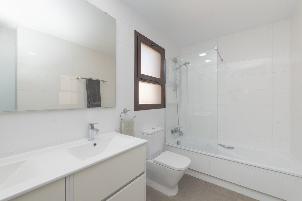 3 Bed Middle Floor Apartment in Arroyo de la Miel