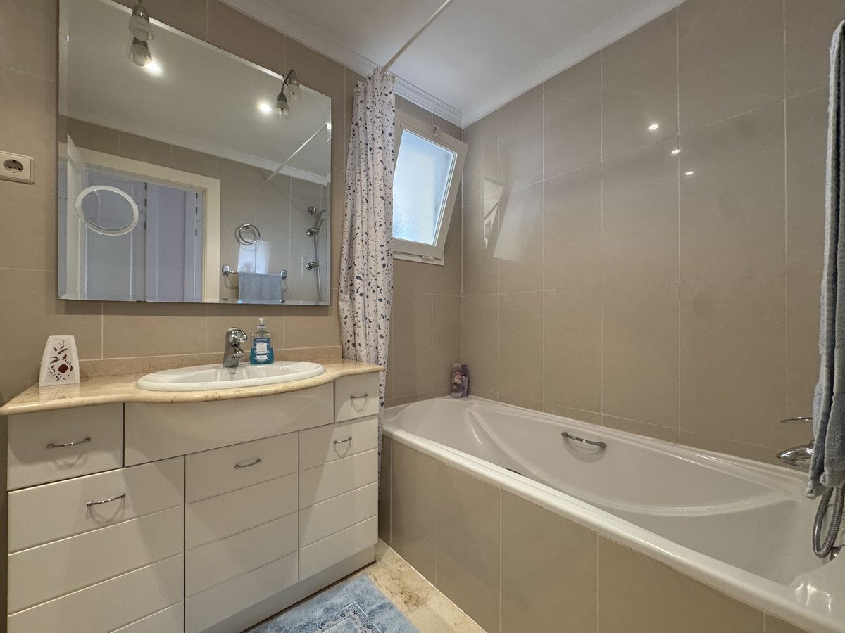 3 Bed Middle Floor Apartment in La Cala Hills