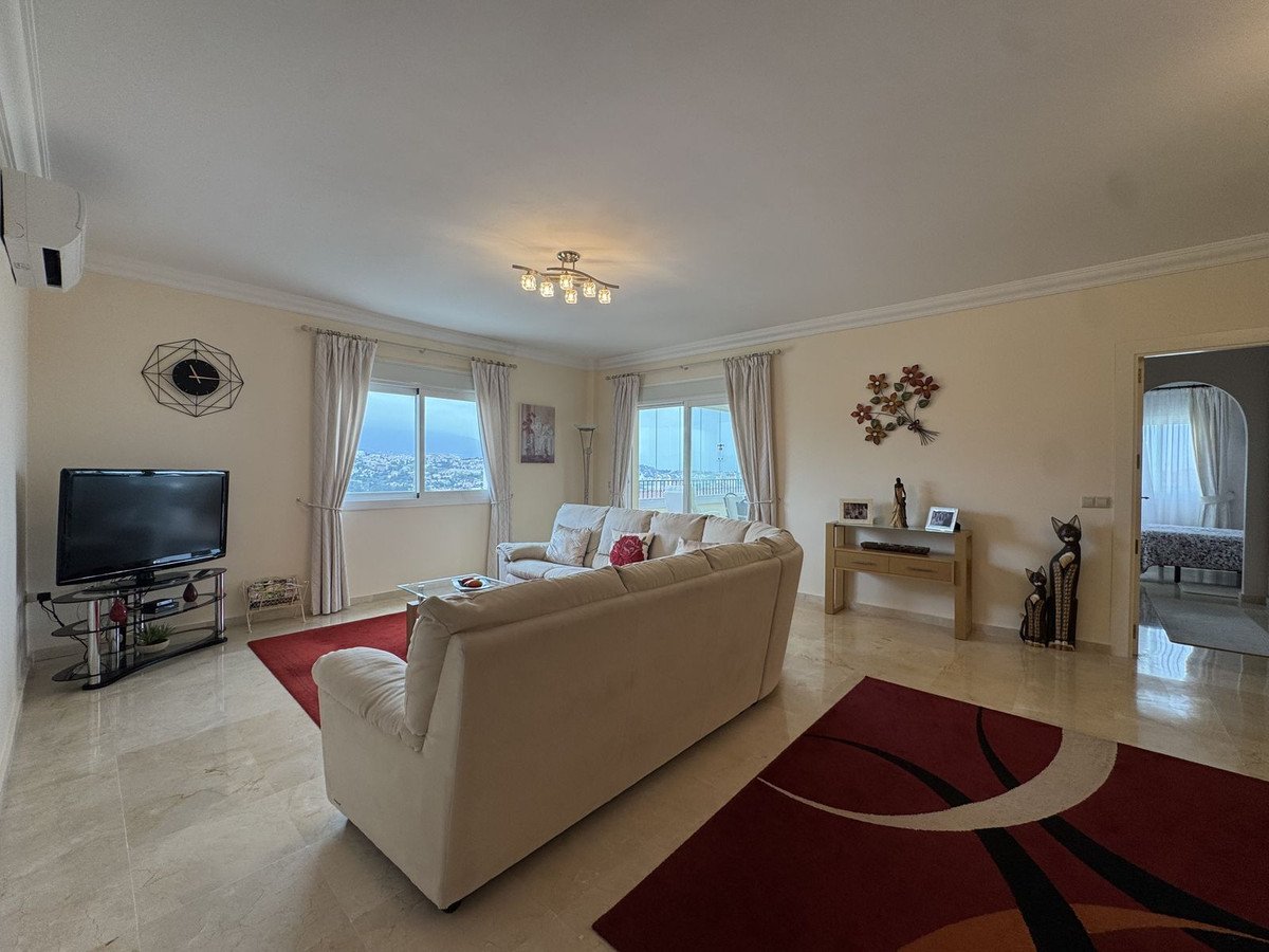 3 Bed Middle Floor Apartment in La Cala Hills