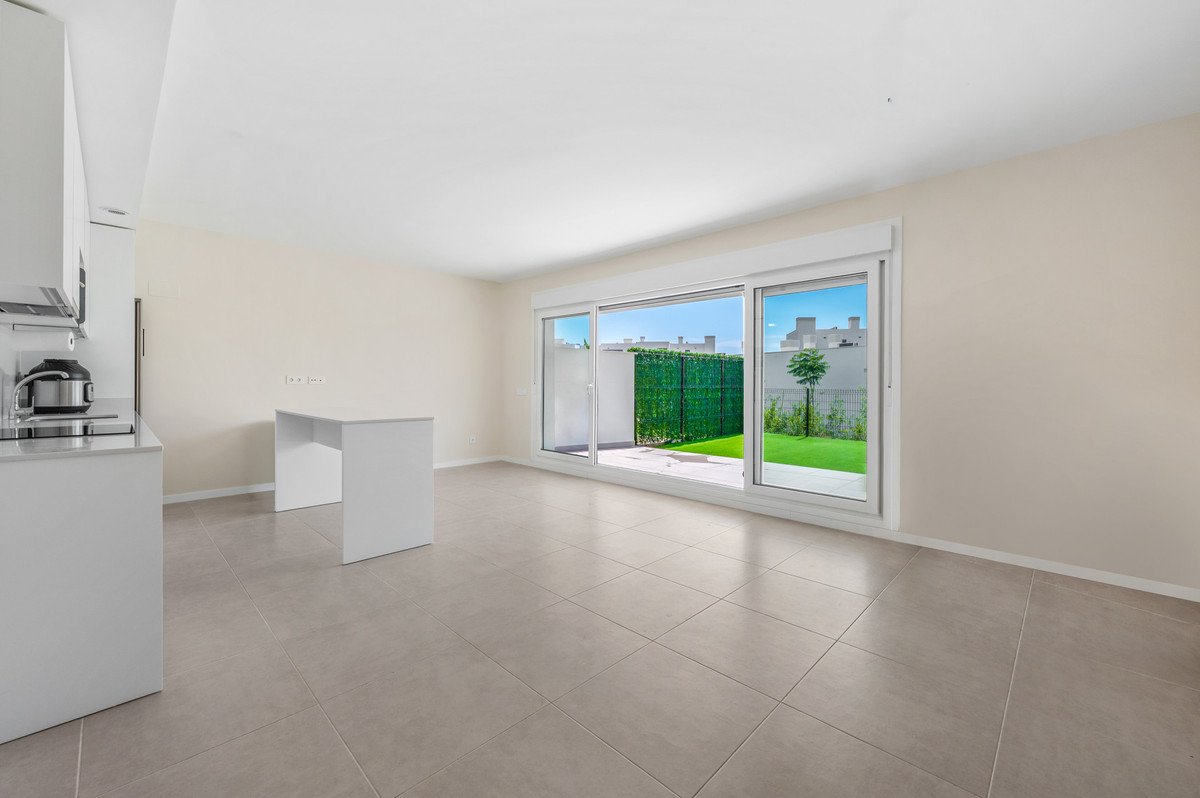 2 Bed Ground Floor Apartment in Estepona