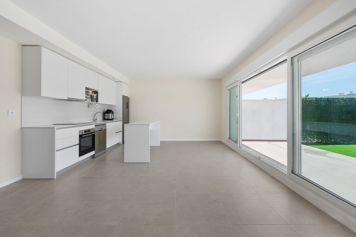 2 Bed Ground Floor Apartment in Estepona