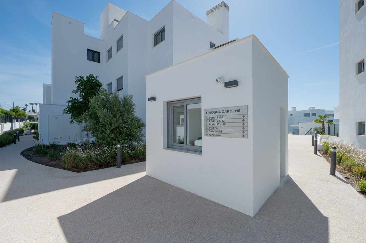 2 Bed Ground Floor Apartment in Estepona
