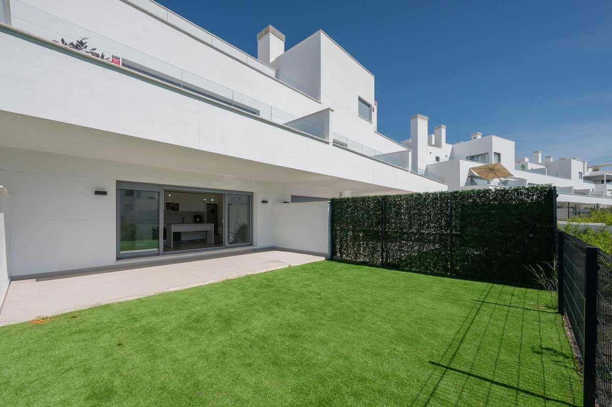2 Bed Ground Floor Apartment in Estepona