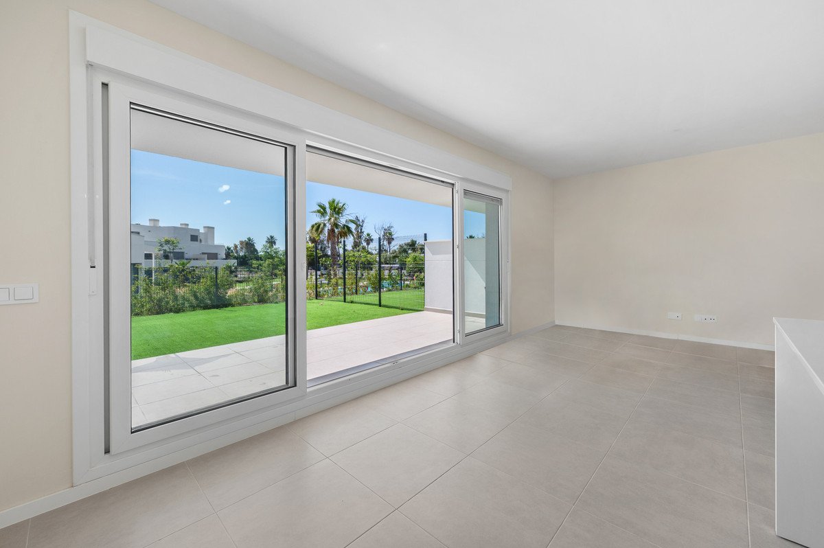 2 Bed Ground Floor Apartment in Estepona