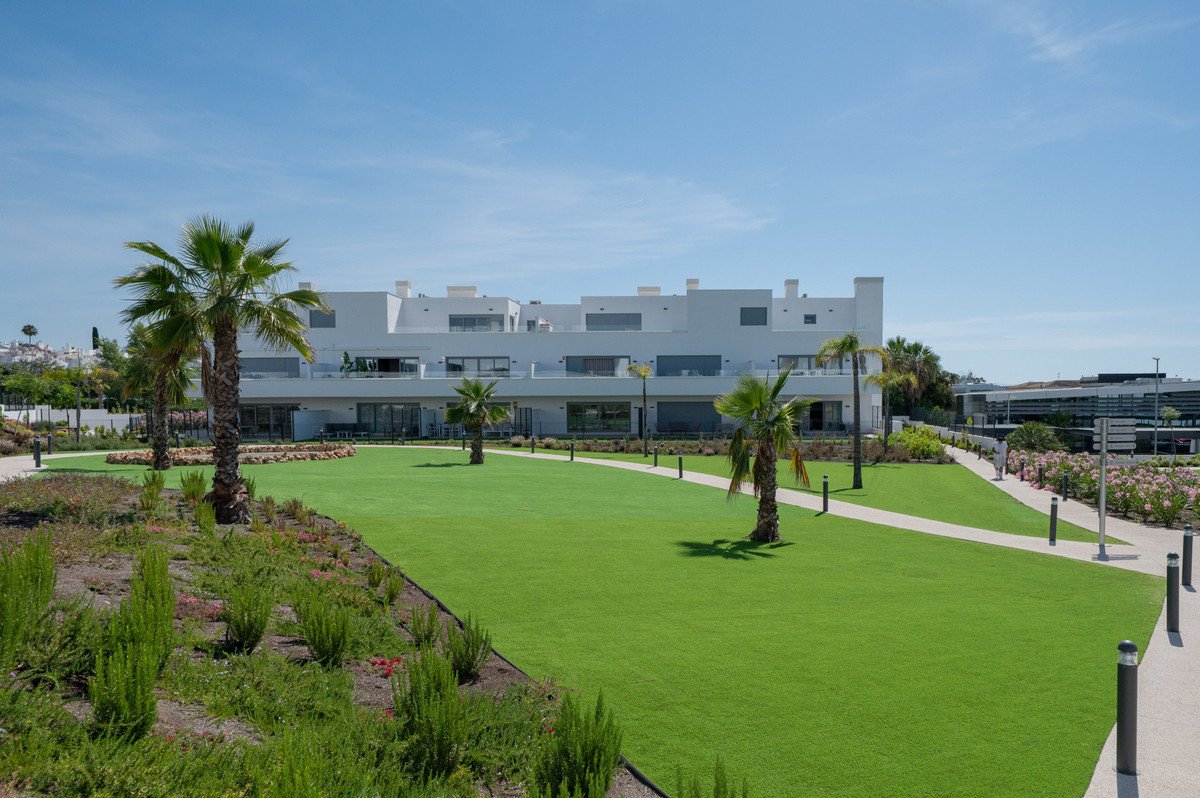 2 Bed Ground Floor Apartment in Estepona