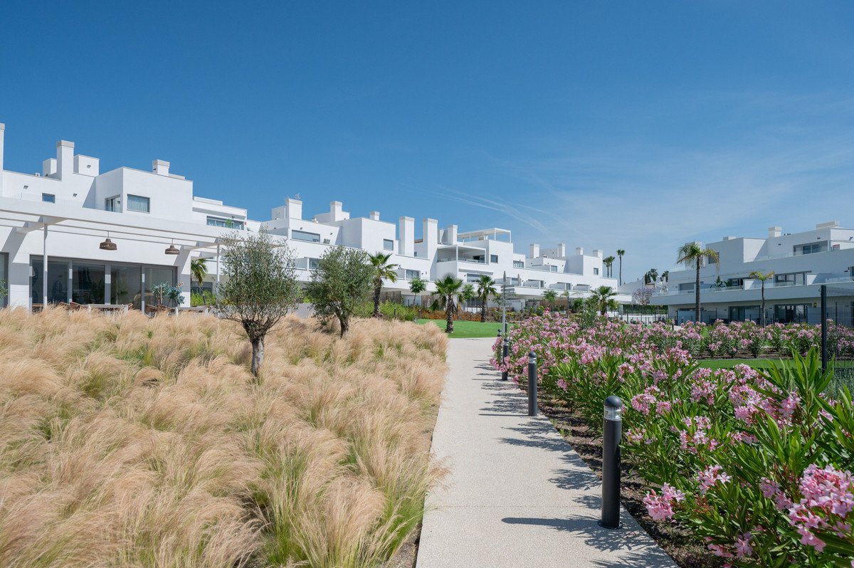 2 Bed Ground Floor Apartment in Estepona