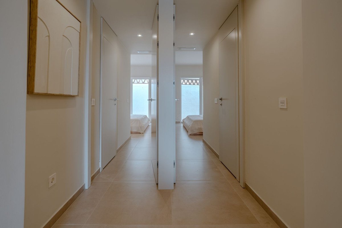 2 Bed Middle Floor Apartment in Nueva Andalucía