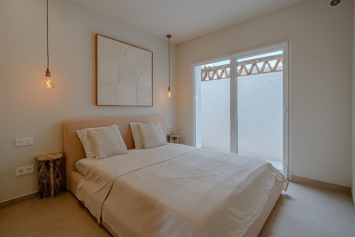 2 Bed Middle Floor Apartment in Nueva Andalucía