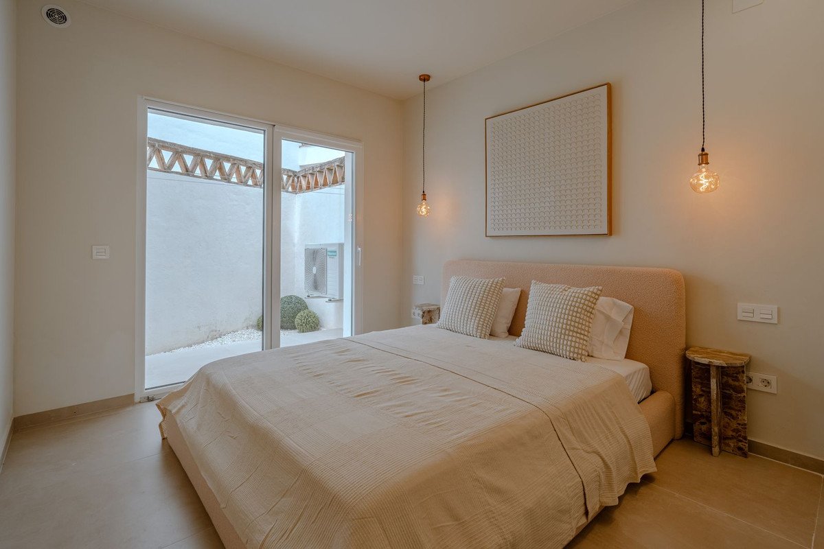 2 Bed Middle Floor Apartment in Nueva Andalucía
