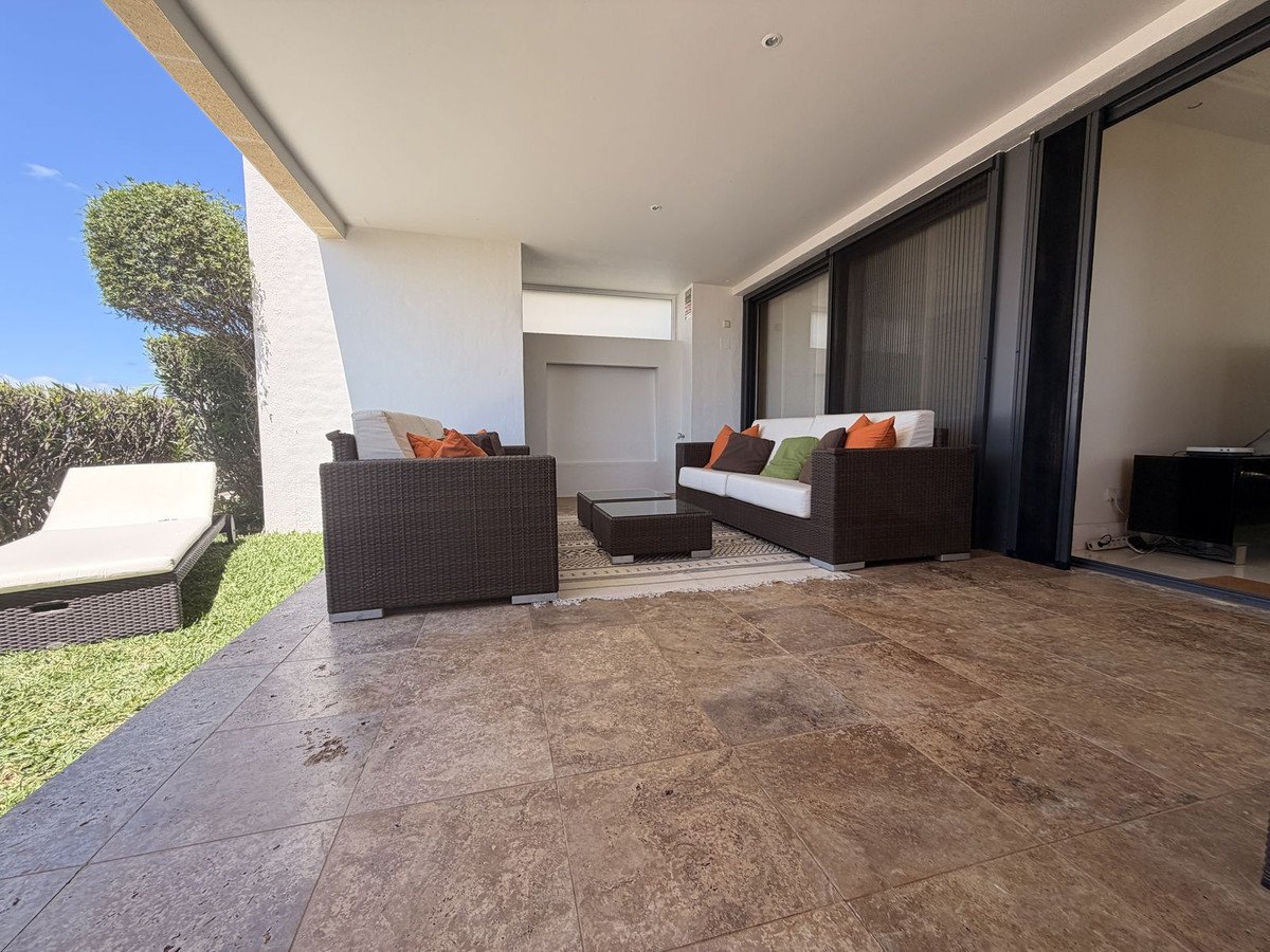 2 Bed Ground Floor Apartment in Altos de los Monteros