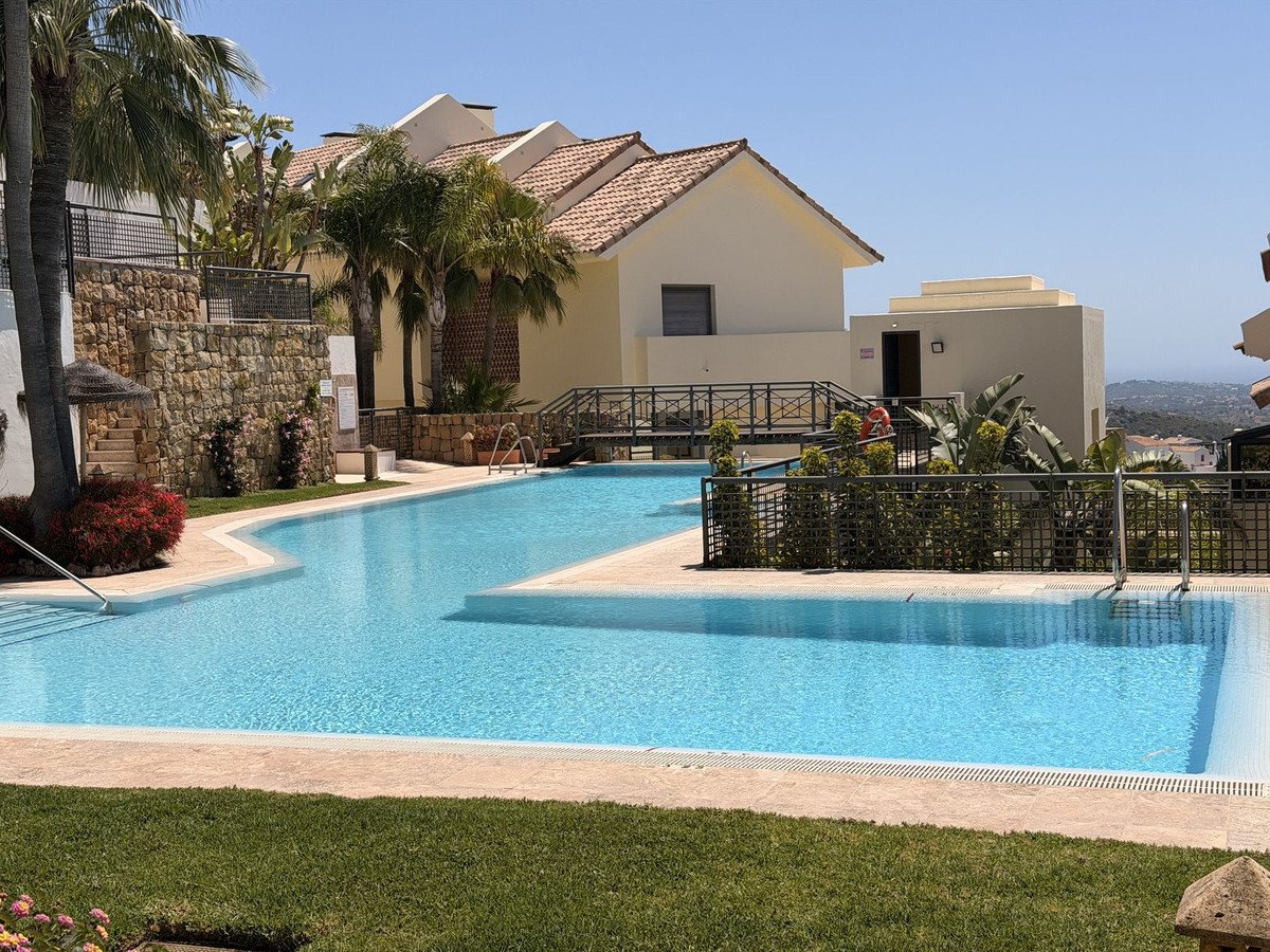 2 Bed Ground Floor Apartment in Altos de los Monteros