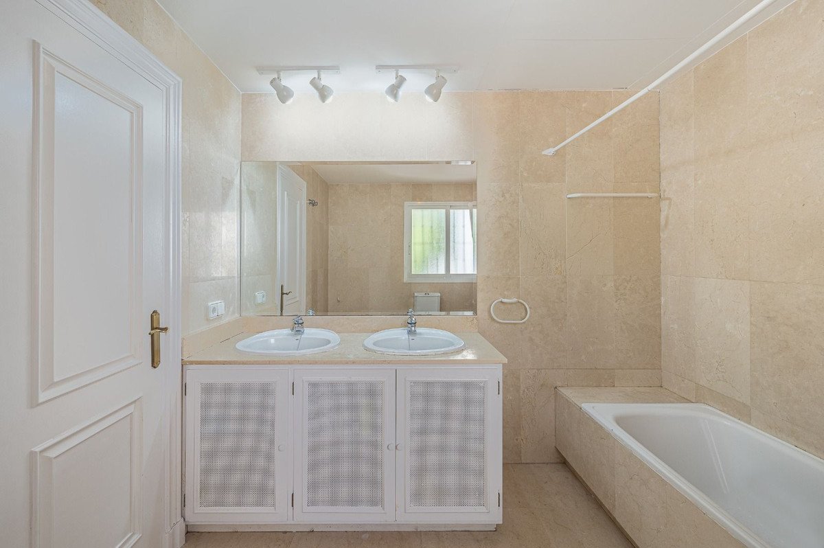 4 Bed Townhouse in La Quinta