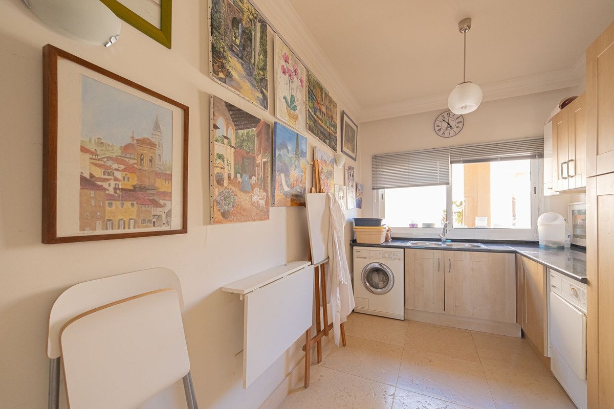 3 Bed Middle Floor Apartment in Nueva Andalucía