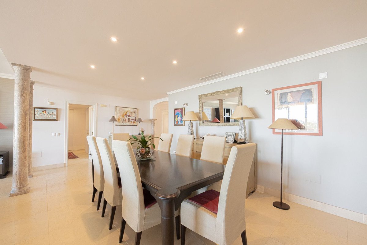 3 Bed Middle Floor Apartment in Nueva Andalucía