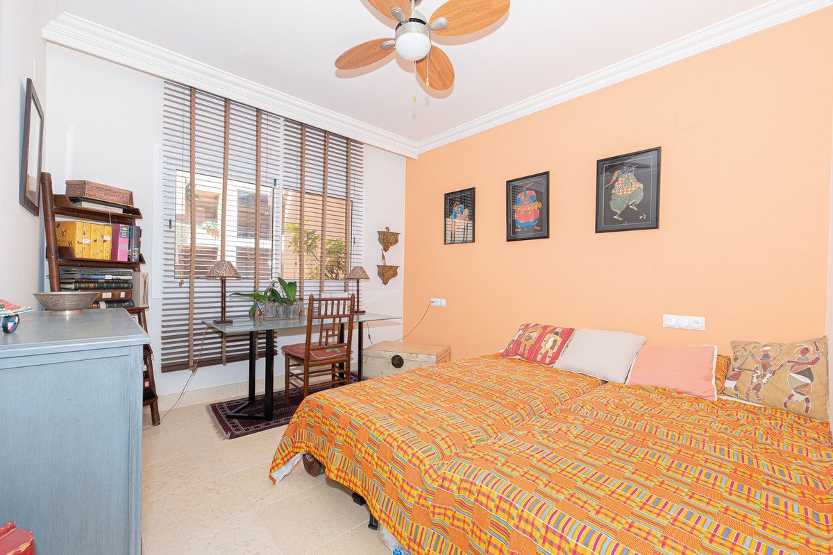 3 Bed Middle Floor Apartment in Nueva Andalucía