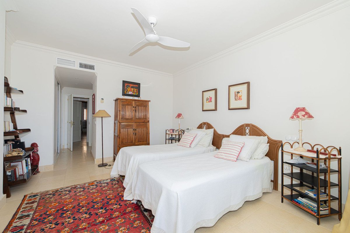 3 Bed Middle Floor Apartment in Nueva Andalucía