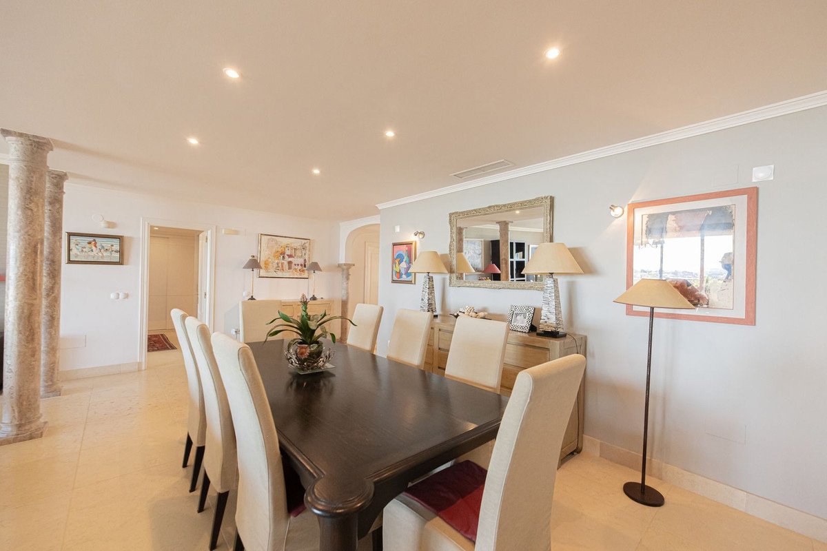 3 Bed Middle Floor Apartment in Nueva Andalucía