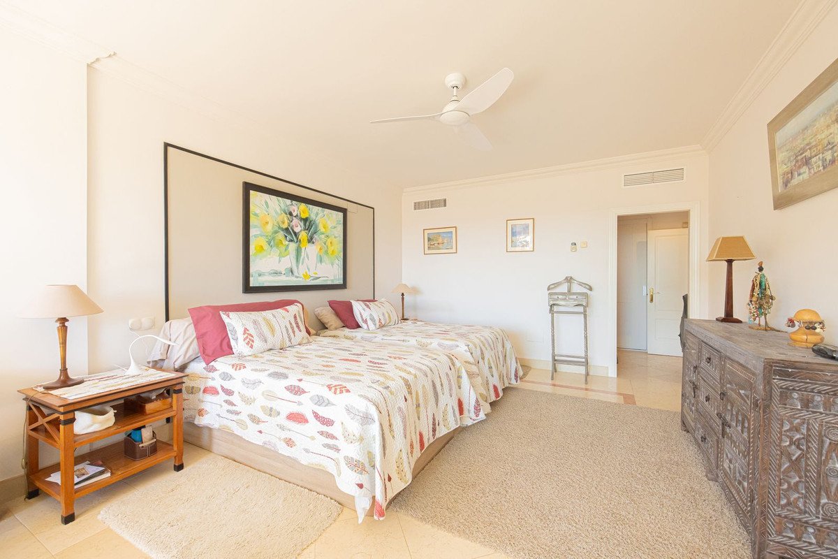 3 Bed Middle Floor Apartment in Nueva Andalucía