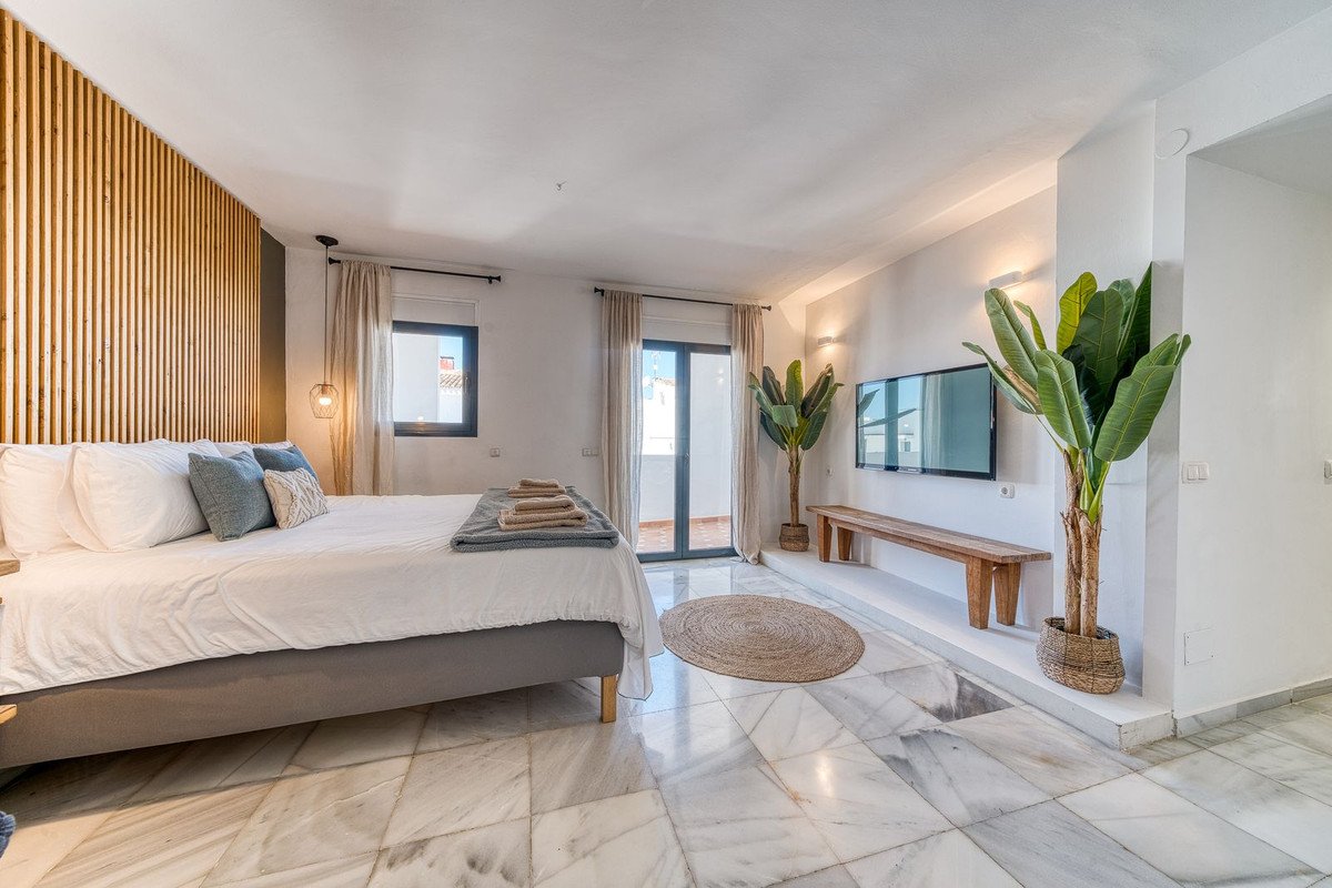 6 Bed Detached Villa in Nueva Andalucía