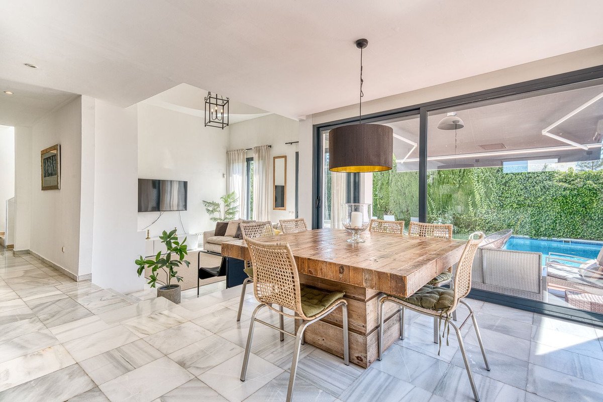 6 Bed Detached Villa in Nueva Andalucía