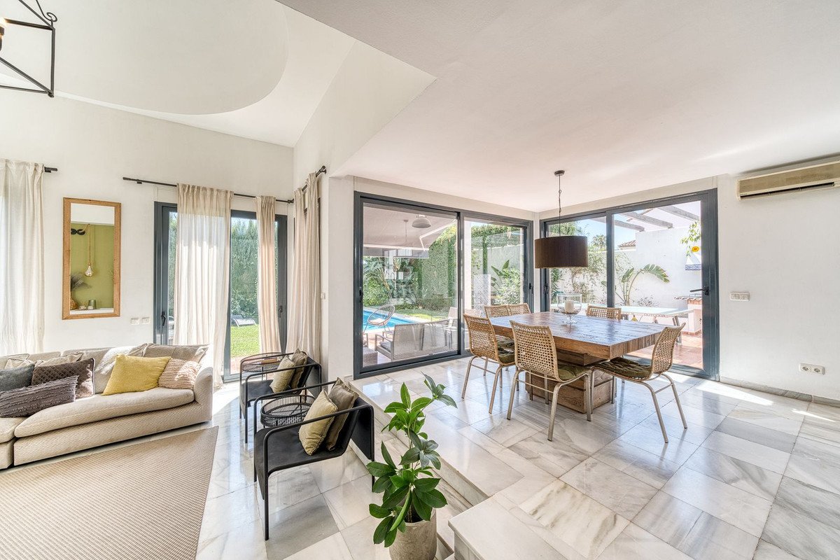6 Bed Detached Villa in Nueva Andalucía
