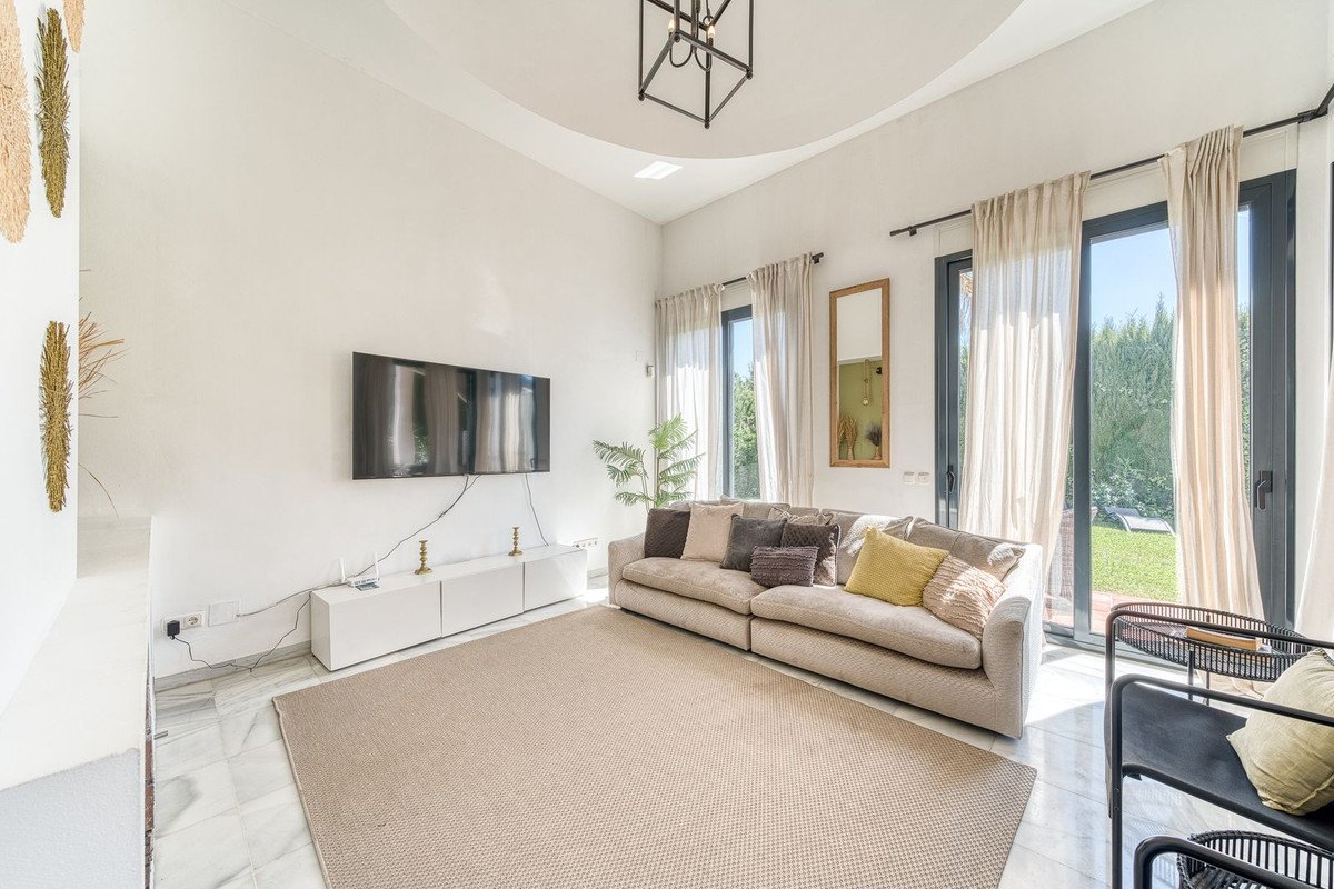 6 Bed Detached Villa in Nueva Andalucía