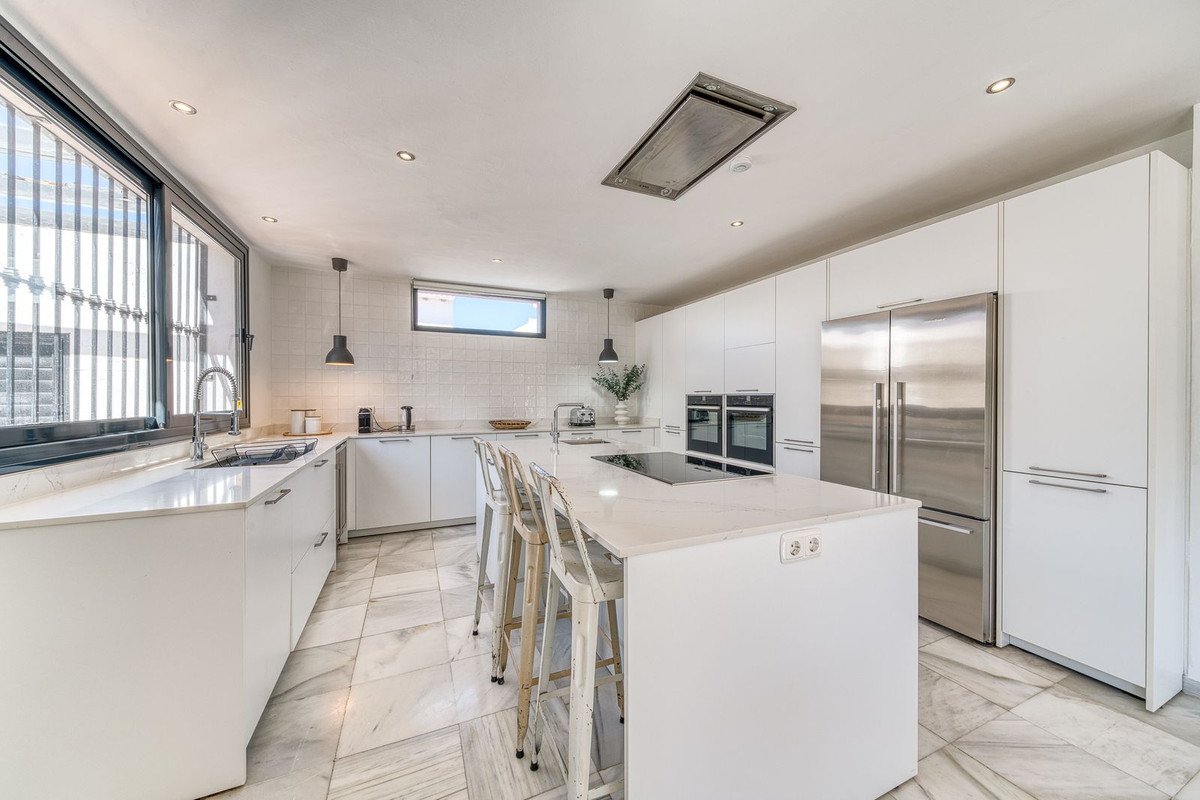 6 Bed Detached Villa in Nueva Andalucía