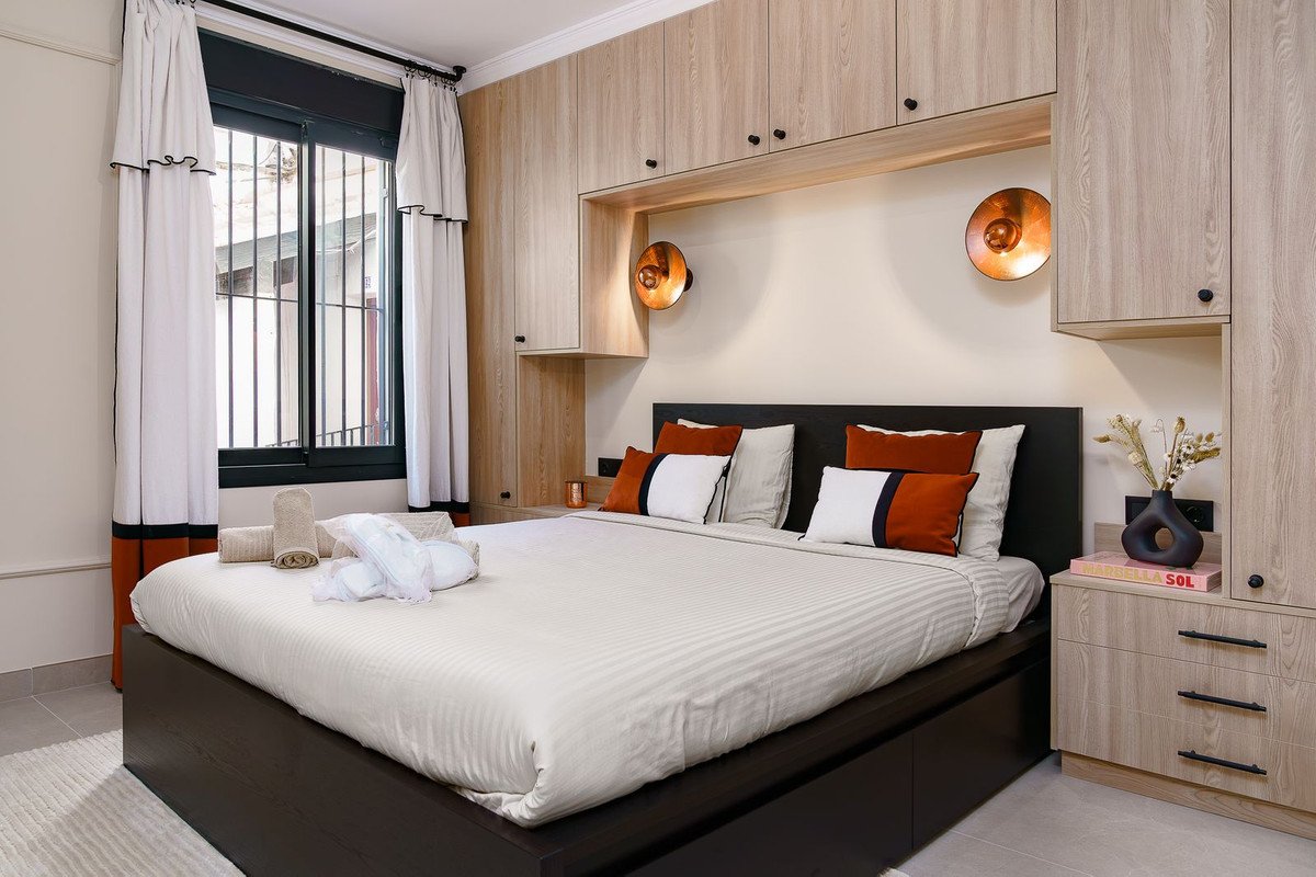 2 Bed Middle Floor Apartment in Puerto Banús