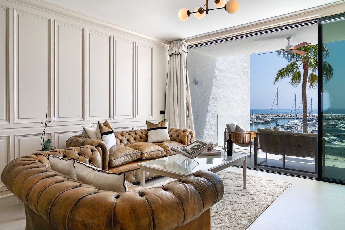 2 Bed Middle Floor Apartment in Puerto Banús