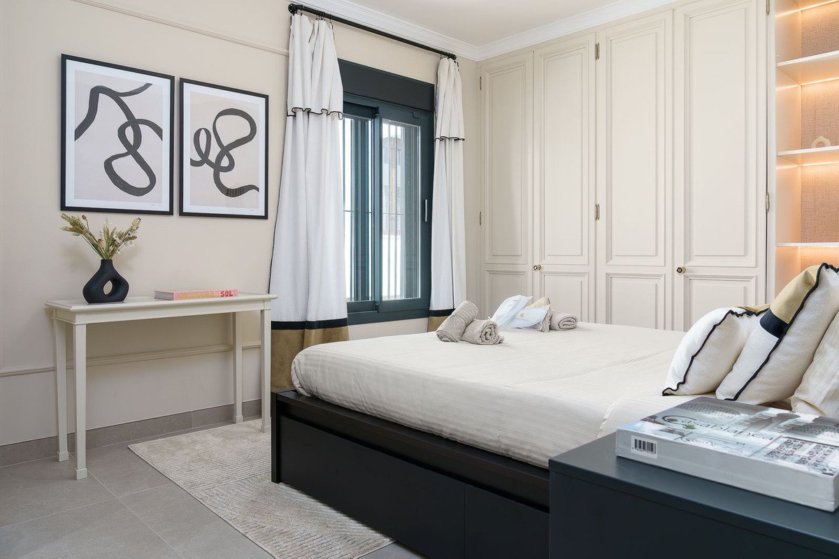 2 Bed Middle Floor Apartment in Puerto Banús
