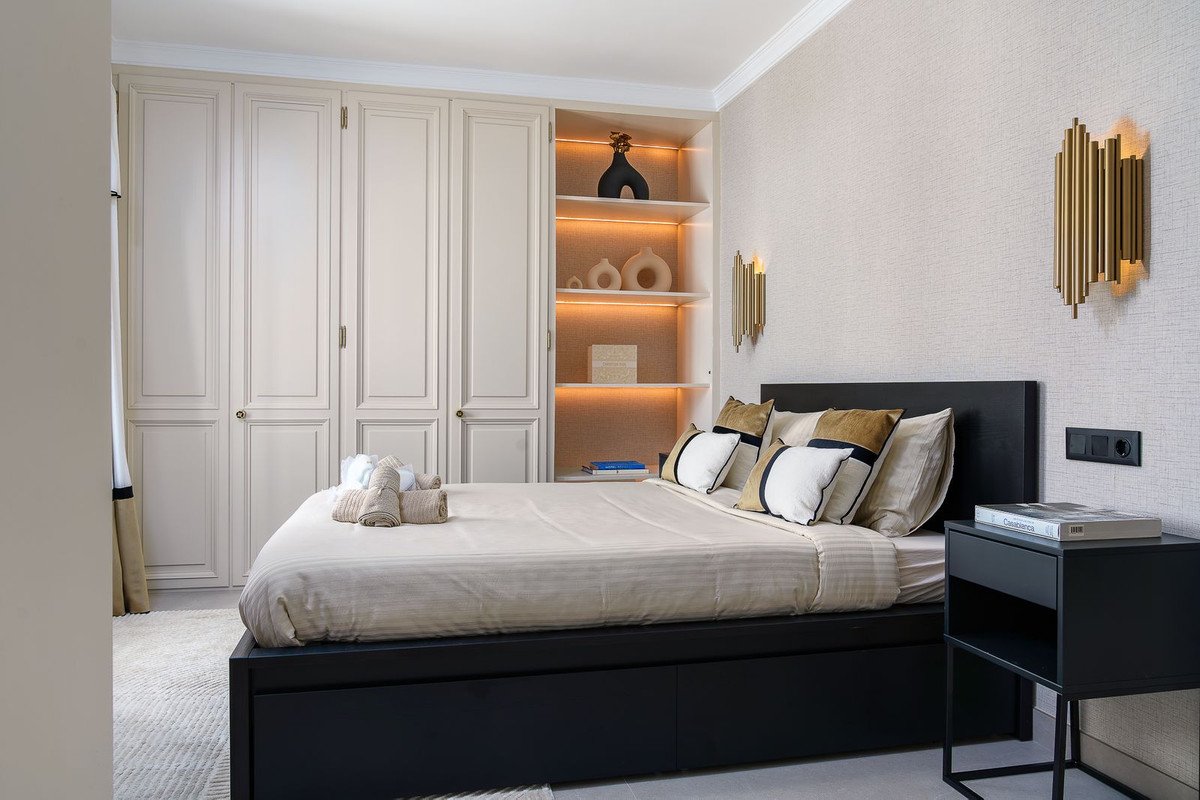 2 Bed Middle Floor Apartment in Puerto Banús