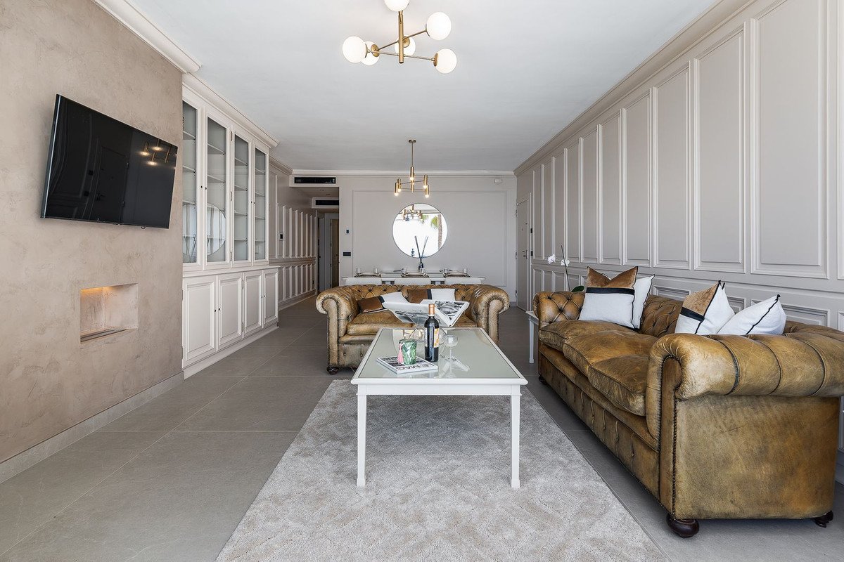 2 Bed Middle Floor Apartment in Puerto Banús