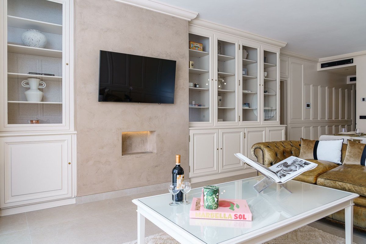 2 Bed Middle Floor Apartment in Puerto Banús