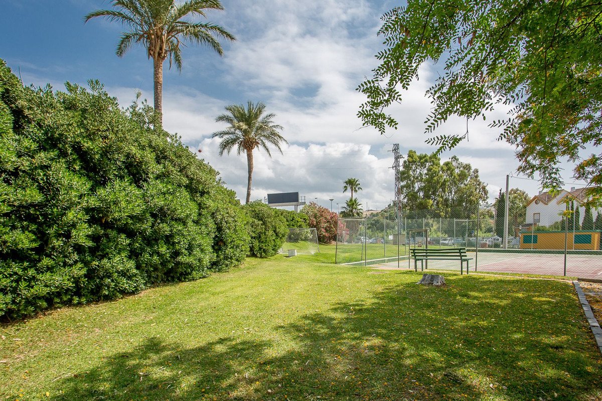 2 Bed Middle Floor Apartment in Estepona