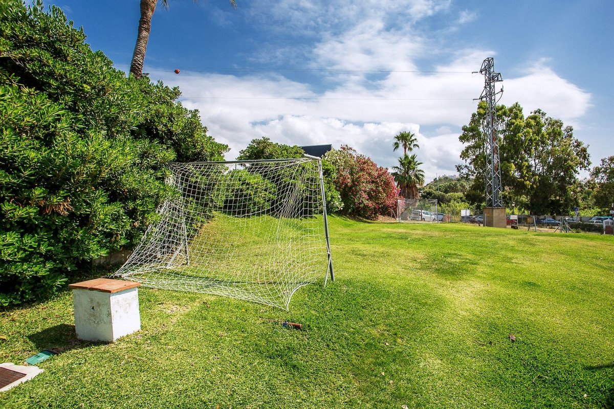 2 Bed Middle Floor Apartment in Estepona